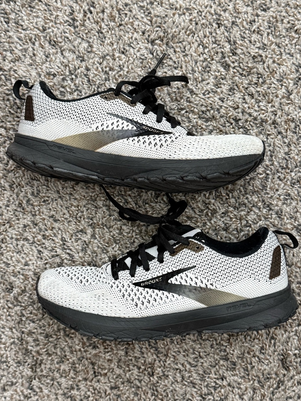 Brooks Revel - Women’s